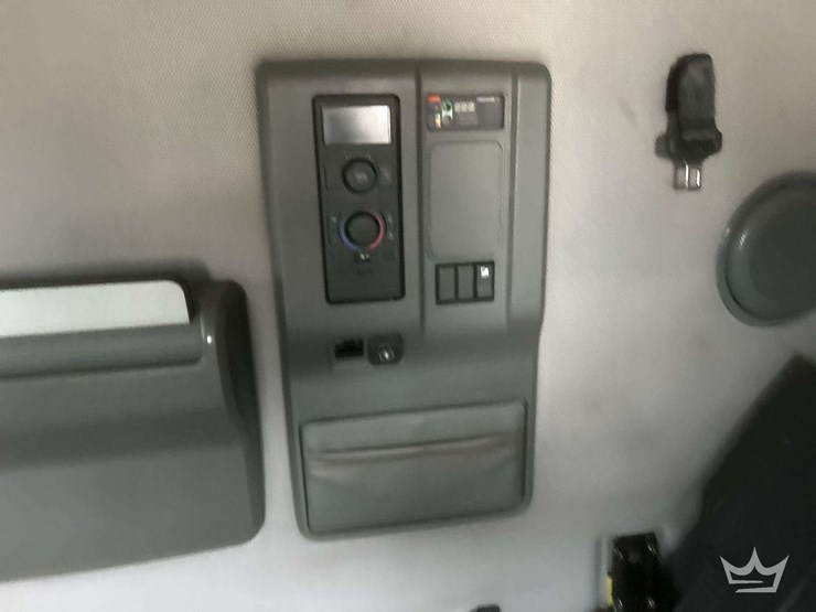 2018-volvo-vnl-760-t/a-sleeper-cab-truck-tractor-image-29