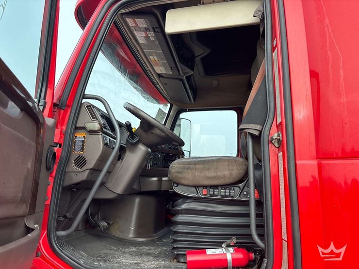 2017-volvo-vnl-760-t/a-sleeper-cab-truck-tractor-image-17