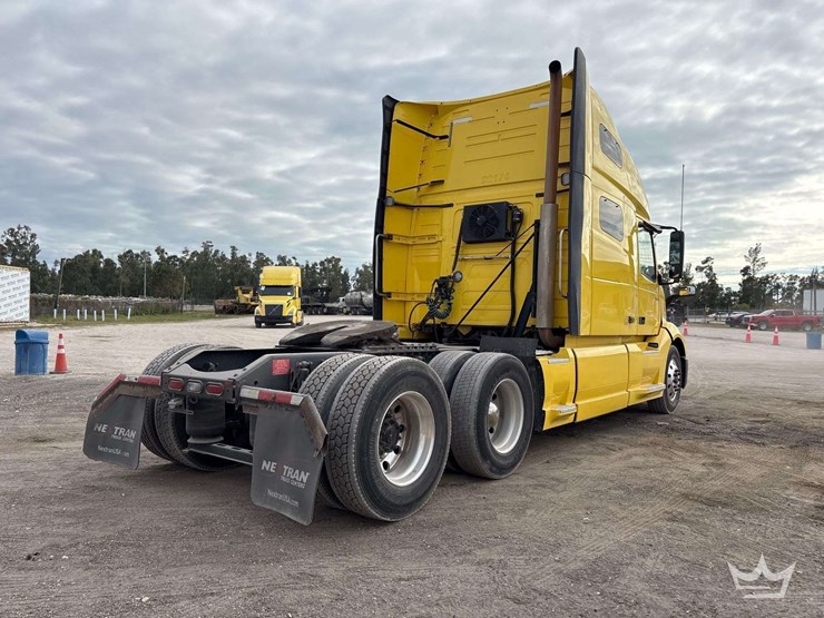 2018-volvo-vnl-760-t/a-sleeper-cab-truck-tractor-image-4