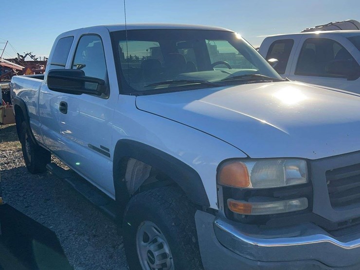 2006-gmc-2500hd-image-2