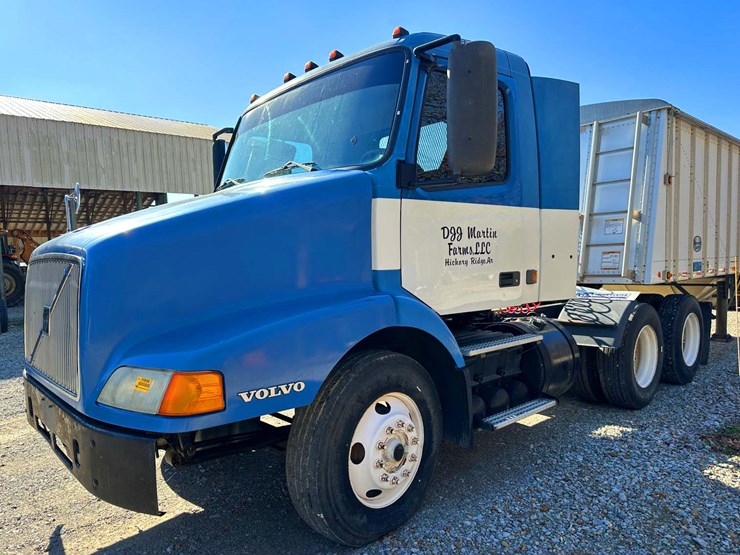 1998-volvo-vnl42t300-image-1