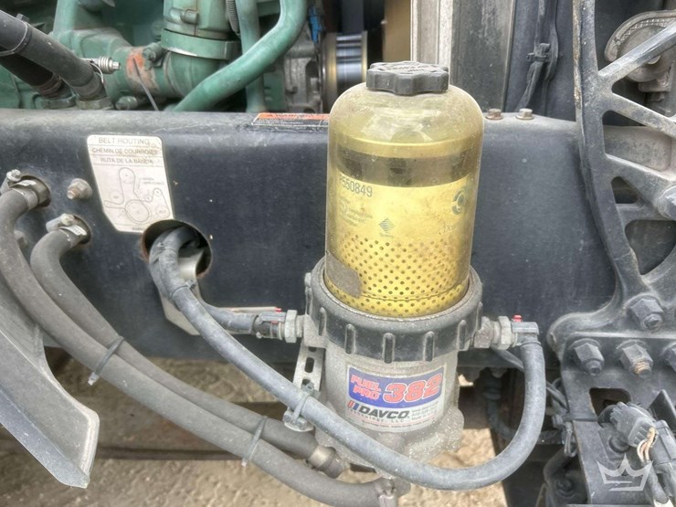 2018-volvo-vnl-760-t/a-sleeper-cab-truck-tractor-image-10