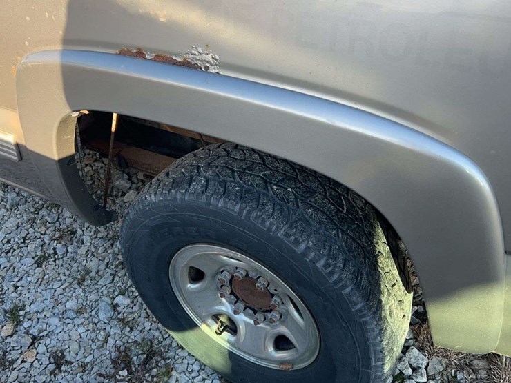 2000-chevrolet-2500-image-9