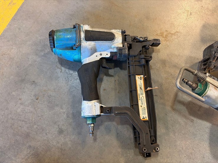 assortment-of-nail-guns,-hand-nailers,-and-hose-image-7