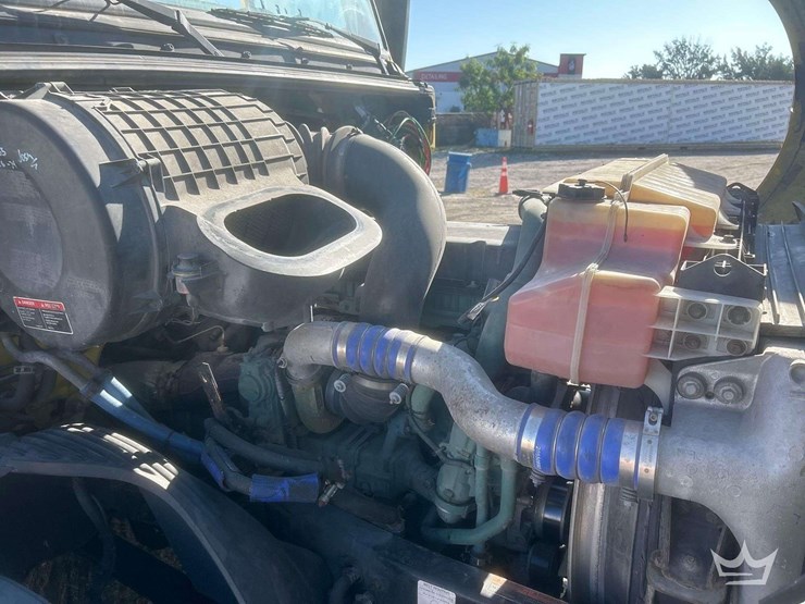 2018-volvo-vnl-760-t/a-sleeper-cab-truck-tractor-image-7