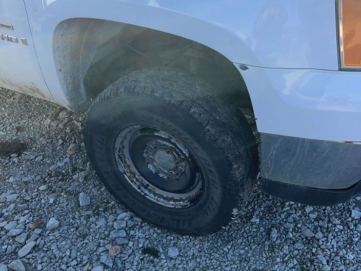 2009-gmc-2500hd-image-4