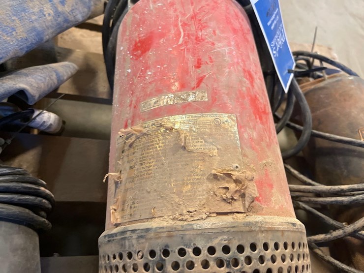 multiple-submersible-pumps-w/hose-image-10