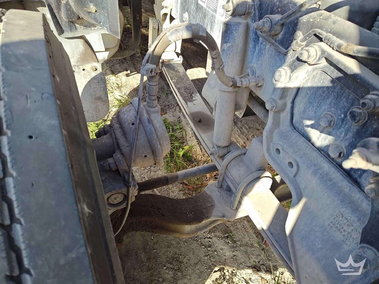 2022-peterbilt-567-t/a-wet-kit-day-cab-truck-tractor-image-35