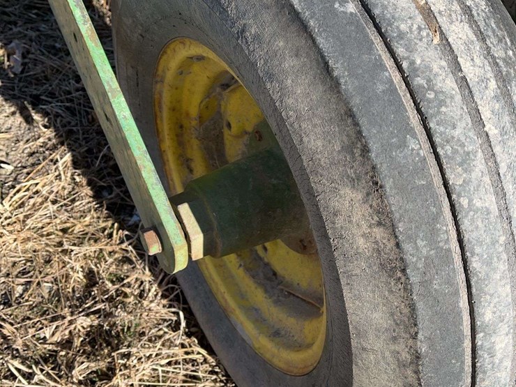 john-deere-12-image-16