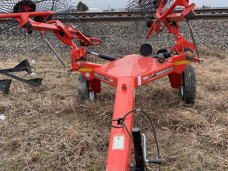 2021-kuhn-speed-rake,-sr110-011-10-wheel-rake,-double-5-on-the-side,-hyd.-fold/raise,-s/n--knaa1020t50e01788-image-2