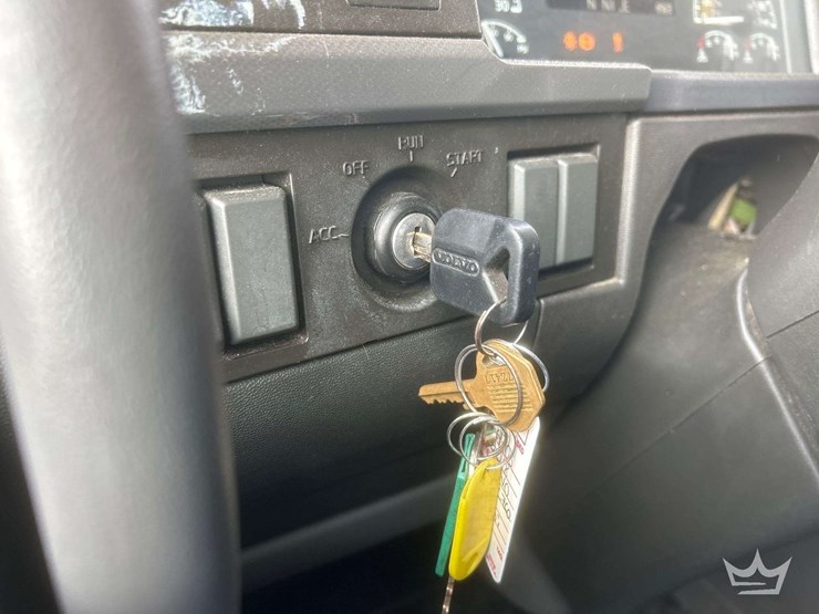 2018-volvo-vnl-760-t/a-sleeper-cab-truck-tractor-image-48