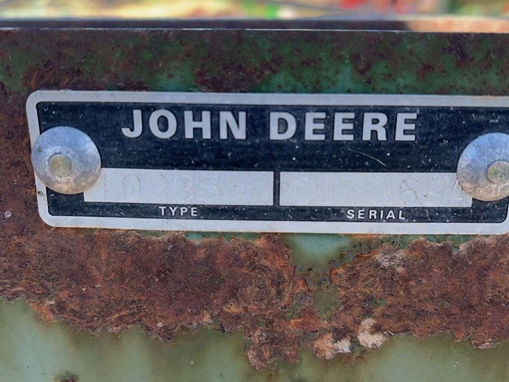 john-deere-235-image-11