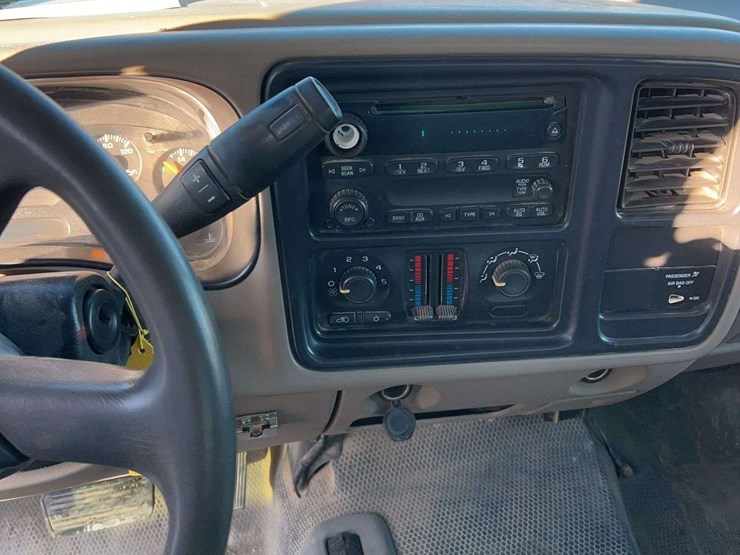 2006-gmc-2500hd-image-17