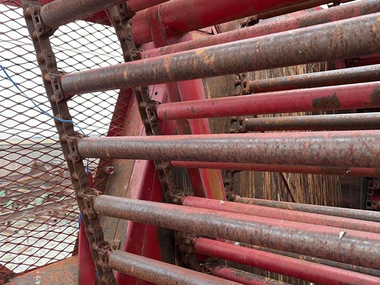 new-holland-851-image-12