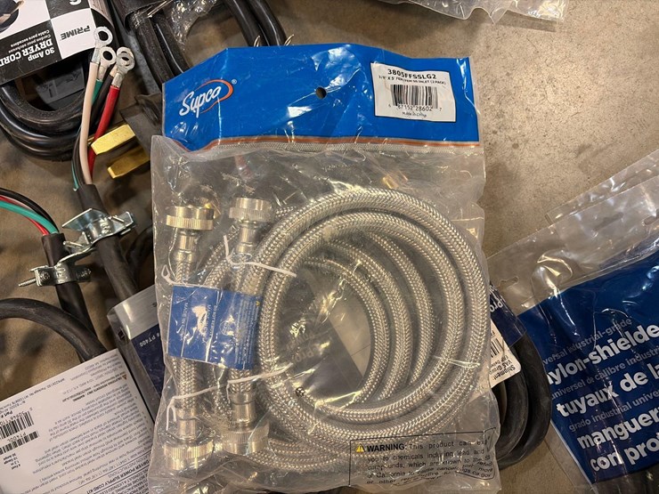 assortment-of-whirlpool-appliance-connectors-and-hoses-image-4