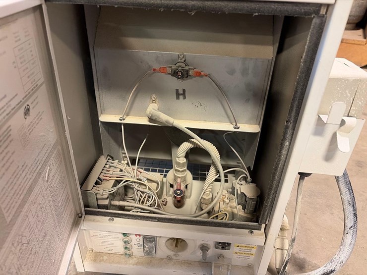 l.b.-white-premier-80-df-portable-heater-image-7