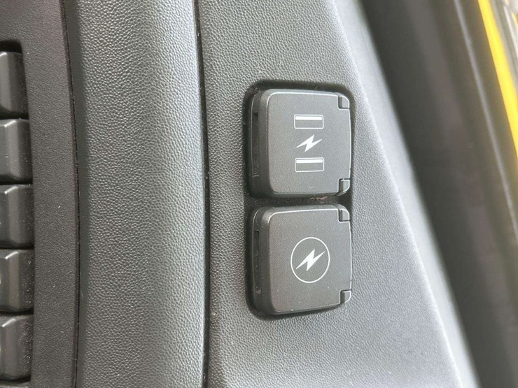 2018-volvo-vnl-760-t/a-sleeper-cab-truck-tractor-image-28