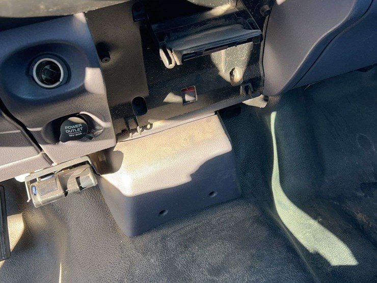 2001-dodge-3500-image-23