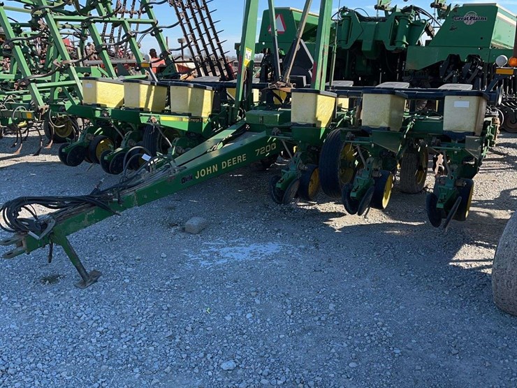 john-deere-7200-image-1