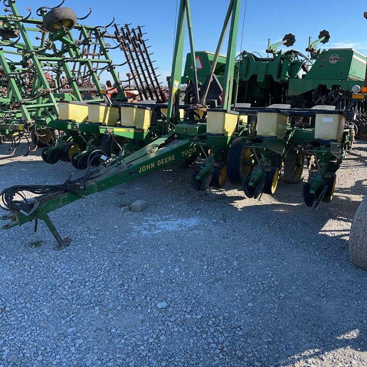 JOHN DEERE 7200