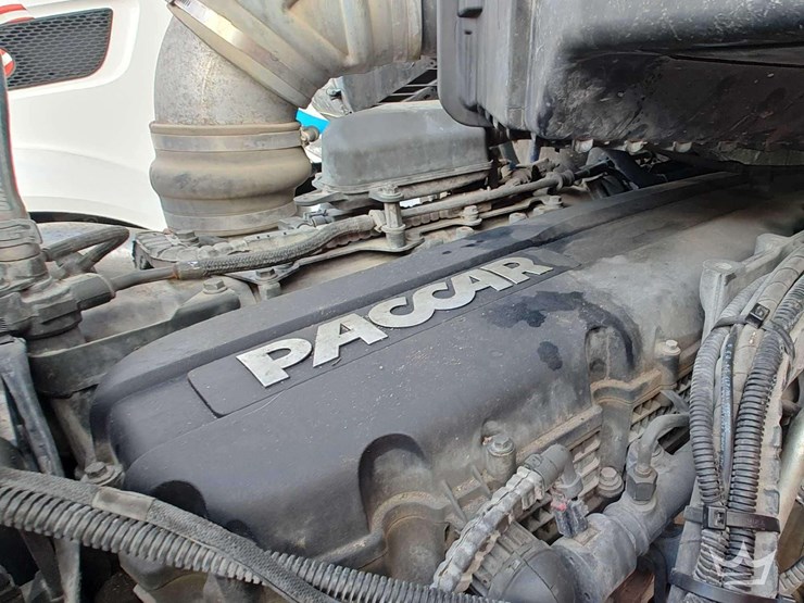 2022-peterbilt-567-image-10