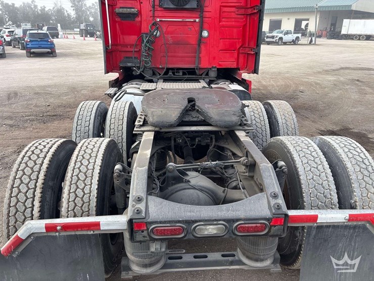 2017-volvo-vnl-760-t/a-sleeper-cab-truck-tractor-image-5