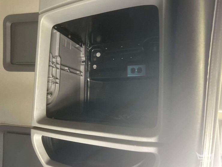 2018-volvo-vnl-760-t/a-sleeper-cab-truck-tractor-image-35