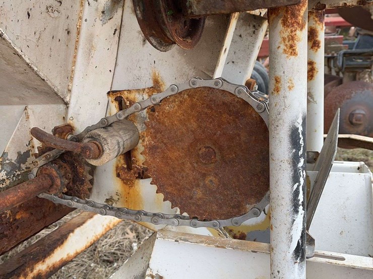 wilmer-500-fertilizer-spreader,-tandem-axle,-works,-needs-a-little-tlc-image-9