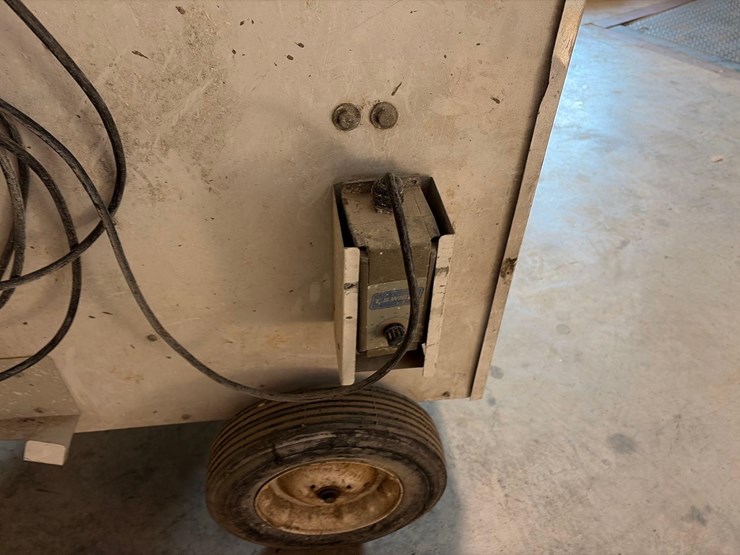 l.b.-white-premier-350-df-portable-heater-image-7