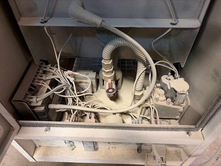 l.b.-white-premier-80-df-portable-heater-image-8