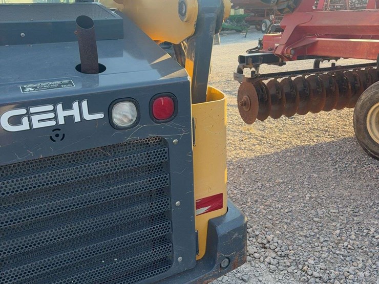 2015-gehl-v270-image-11