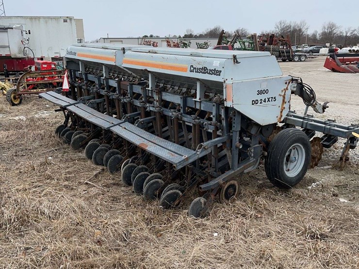 crust-buster-15ft-drill,-field-ready,-used-for-planting-wheat-in-waterways,-used-fall-of-2025-image-5