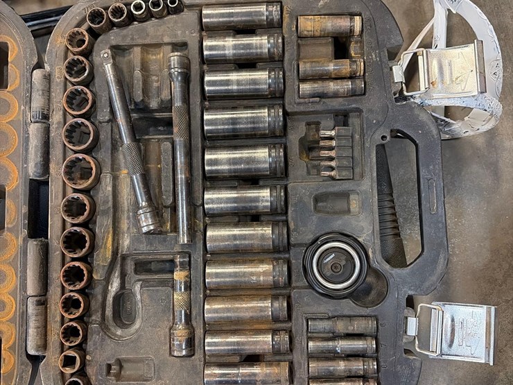 assortment-of-power-tools-image-7