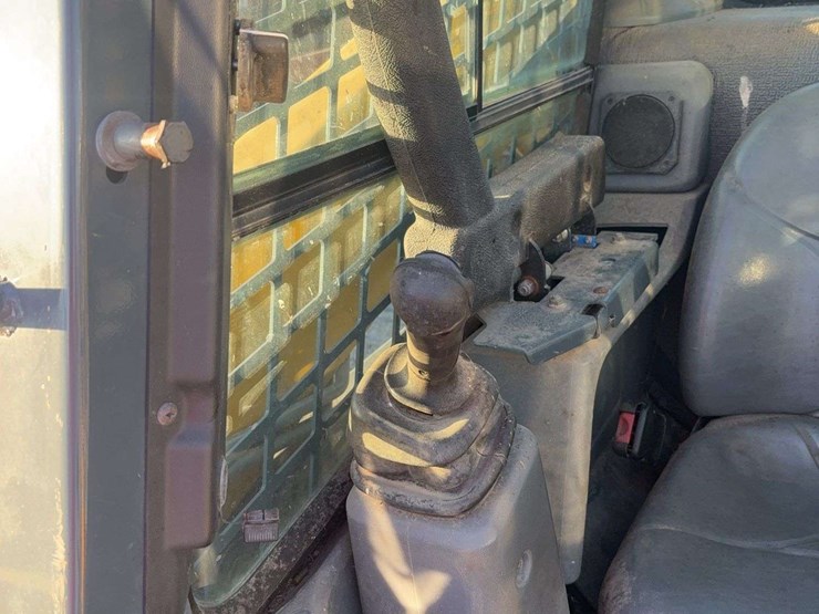 2015-gehl-v270-image-18