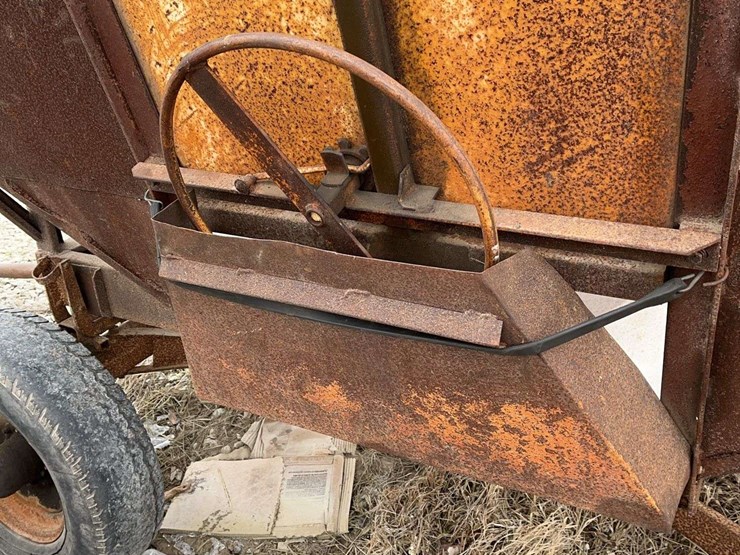 e-z-trail-220-gravity-wagon-image-6