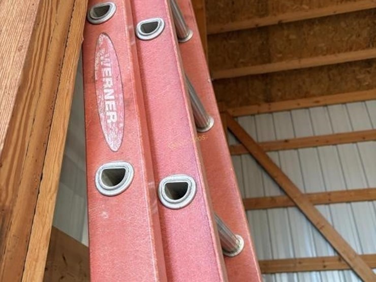 werner-24'-extension-ladder-image-4