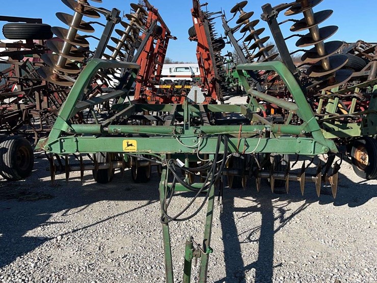 john-deere-235-image-2