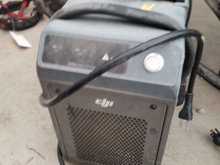 2024-djit-40-spray-drone,-4-batteries,-1-charger,-battery-cooling-unit,-with-remote-controller,-field-ready,-10,000-acres,-questions-call--618-292-8032-image-9