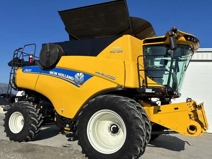 2018-new-holland-cr8.90-image-1