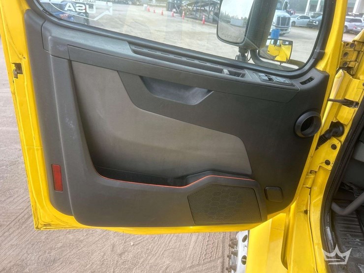 2018-volvo-vnl-760-t/a-sleeper-cab-truck-tractor-image-20