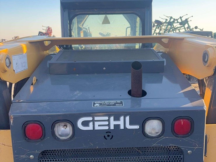 2015-gehl-v270-image-12