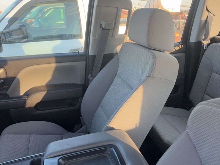 2017-chevrolet-2500-image-15