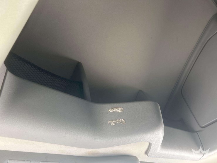 2018-volvo-vnl-760-t/a-sleeper-cab-truck-tractor-image-31