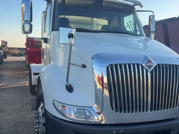 2014-international-8600-image-6