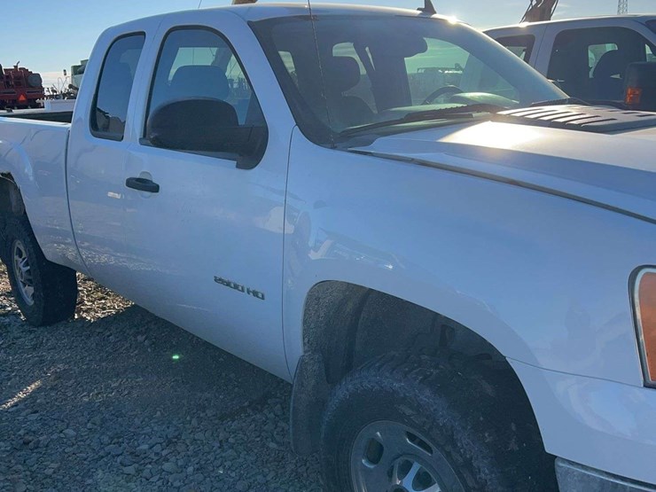 2013-gmc-2500hd-image-3