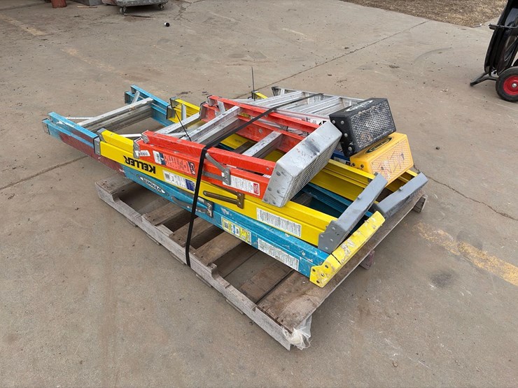 assortment-of-step-ladders-image-3