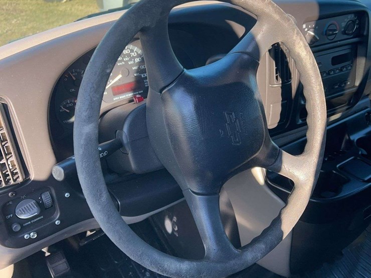 2001-chevrolet-3500-image-15