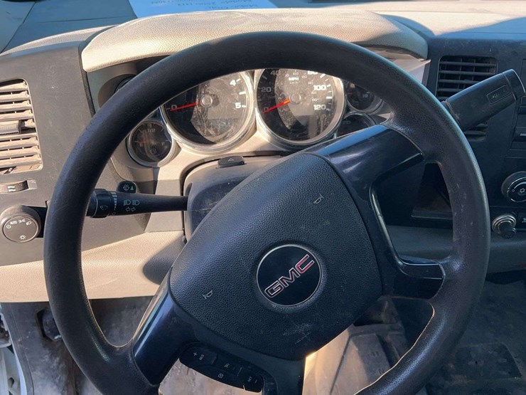 2009-gmc-2500hd-image-13