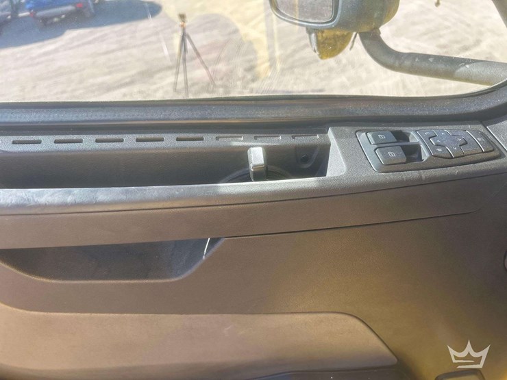 2018-volvo-vnl-760-t/a-sleeper-cab-truck-tractor-image-9