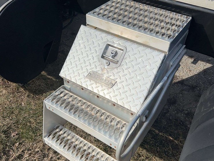 2017-peterbilt-579-image-10